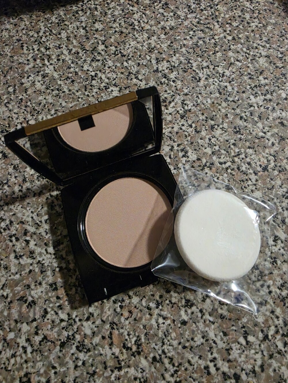 NWT Lancome Dual Finish Multi-tasking Longwear Powder Foundation